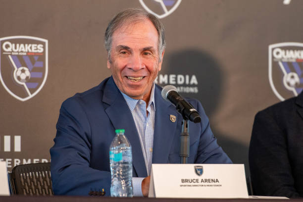 避免误判!掌握间接与直接任意球的裁判手势要点