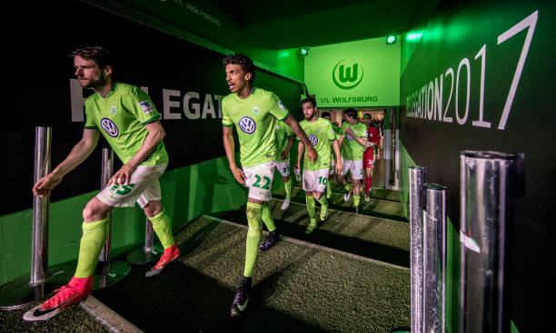 对抗强度大PK：德甲的钢铁防线VS英超的疯狂节奏