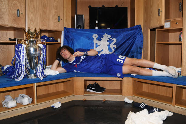 球迷愤怒离场！巴萨主场0-2再负，欧冠小组垫底