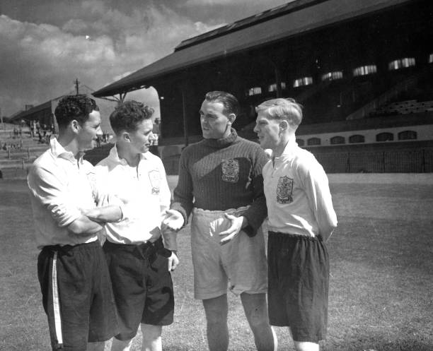 裁判必看：间接任意球踢进本方球门该如何判罚？