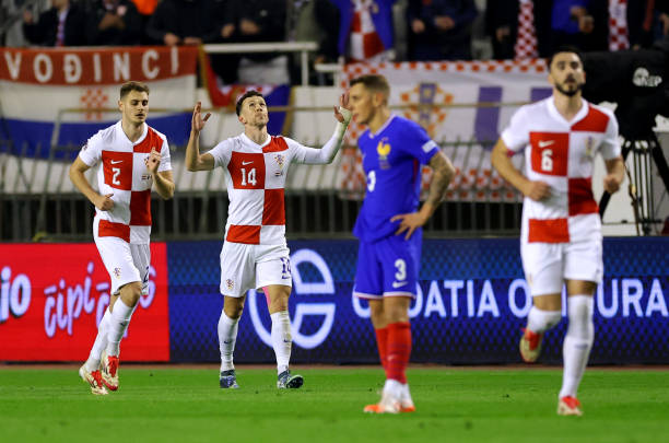 解析范巴斯滕作为中锋的跑位和战术价值