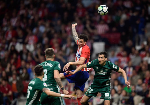 任意球完整教学：从助跑到射门全解析