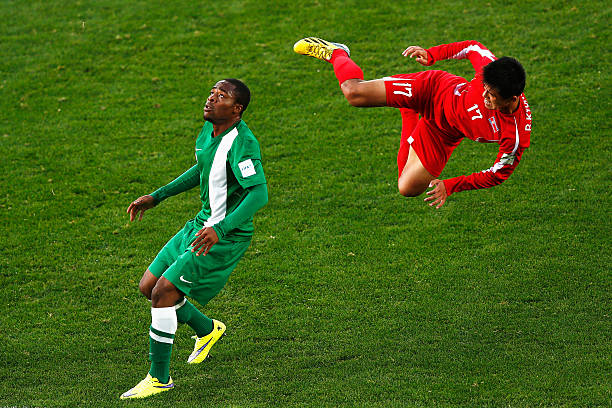 盛世足球赛事:巅峰对决,谁将问鼎荣耀之巅?