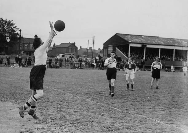 欧冠小组赛积分榜:死亡之组形势胶着,两大豪门命悬一线!