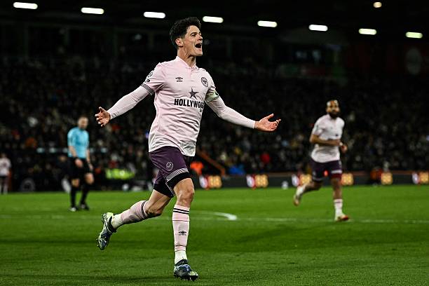 从伯纳乌到教练席:齐达内的皇马情缘