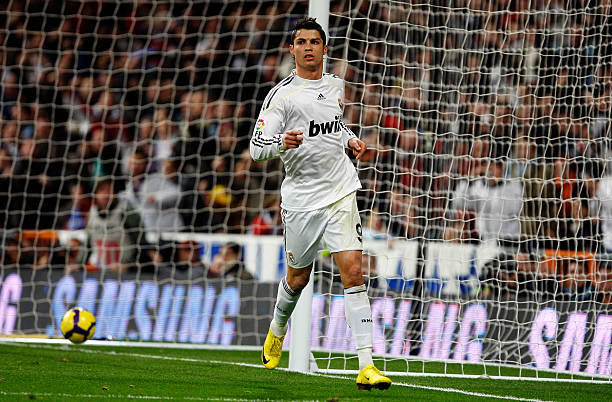 为什么足球场面积会有浮动?国际标准范围解析