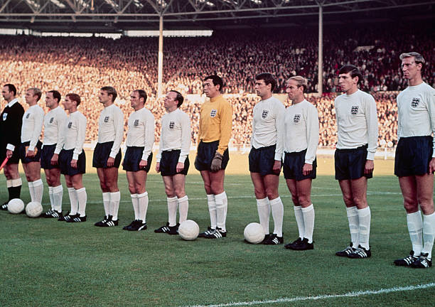 从罗马里奥到梅西:巴萨10号球衣的传承