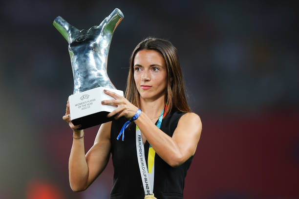 2022年C罗转会风云：从曼联到利雅得胜利的转折