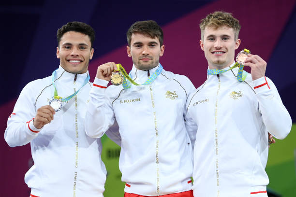 版本强势组合推荐:博尔特打法装备搭配0最优配置方案