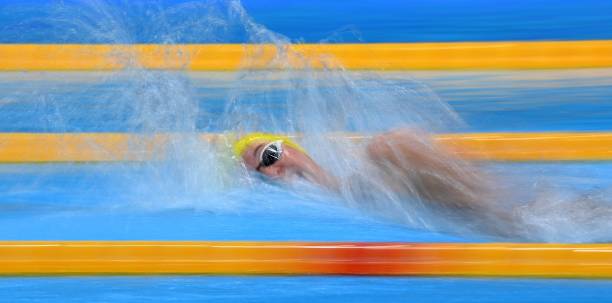 游泳爱好者必看:保持头发干爽的7个小技巧