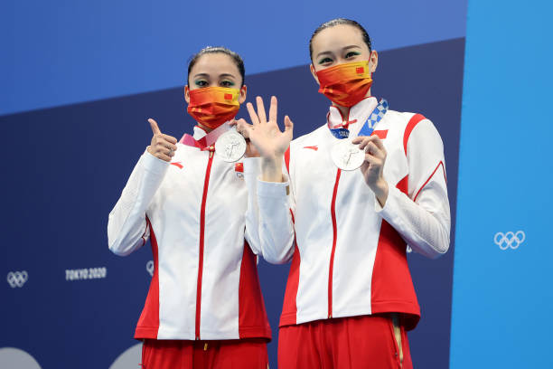 东京奥运会:加拿大新星麦克尼尔爆冷夺得女子100米蝶泳冠军