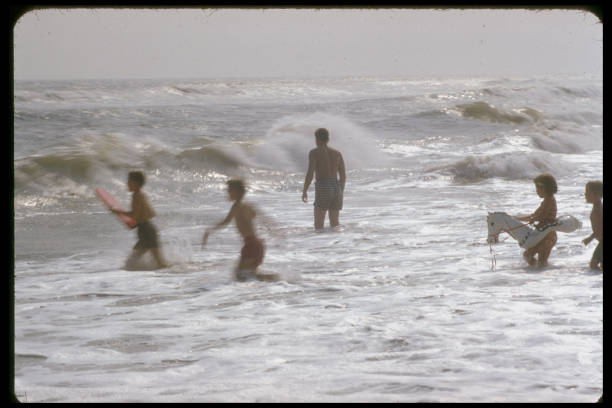 游泳教练兼职收入如何?周末私教课能赚多少?