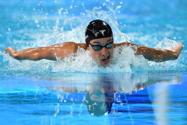 游泳转身动作分解教学:提高比赛成绩的关键技巧