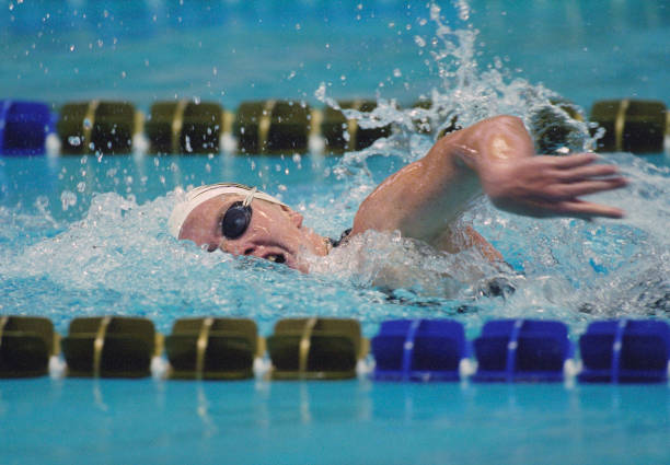 关于艾滋病传播的误区:游泳池游泳真的安全吗?