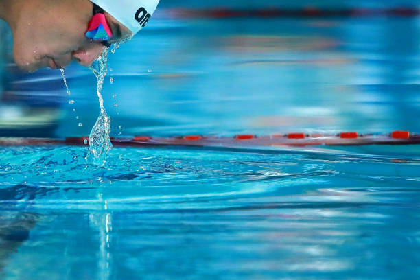 蛙泳技巧详解:从打水到换气的完整教学