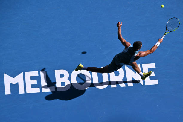 网球单打场地与双打场地宽度对比