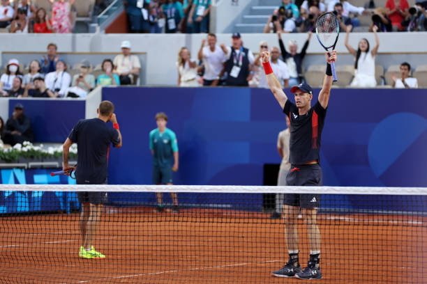 网球基础动作解析：正手与反手挥拍对比图解