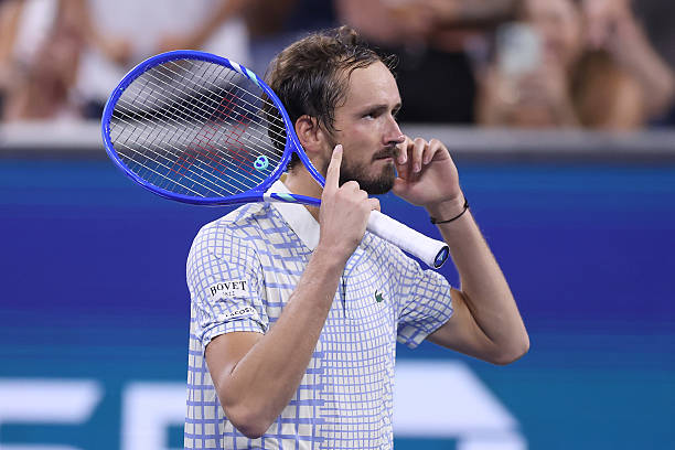 温网2021:德约科维奇横扫贝雷蒂尼,实现三连冠伟业