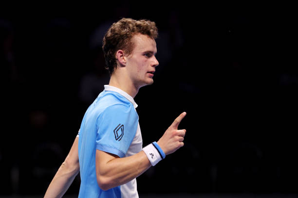 温网精彩无限,爱奇艺体育免费直播,邀你共赏网球魅力!