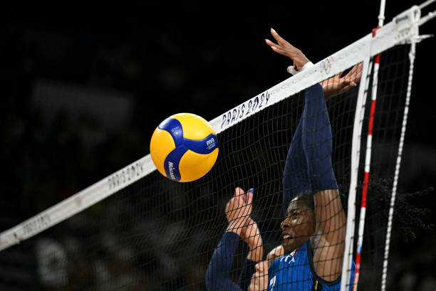 排球之夜!CCTV5今晚直播,中国队能否再创辉煌?