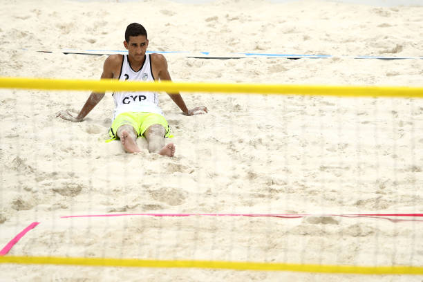 排球垫球教学:手部动作、脚步移动与节奏控制