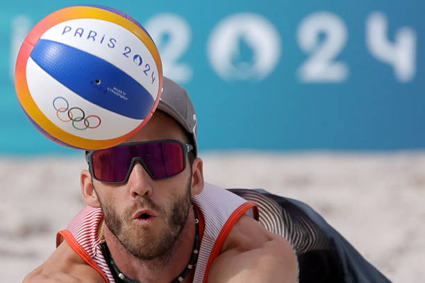 团队之魂：16号排球运动员的领导力与牺牲