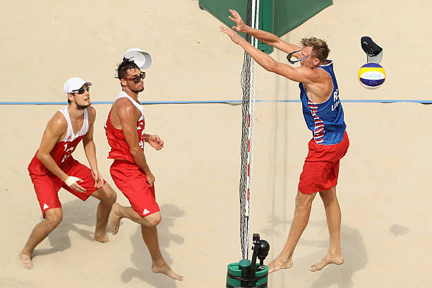 排球一传的核心要领:手型、垫击点与力量缓冲