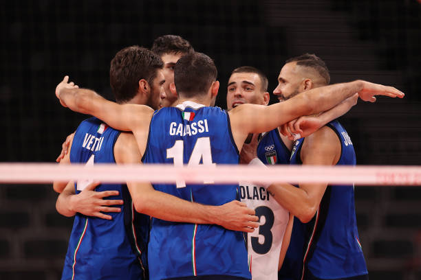 新手必看：排球基本手势与动作要领