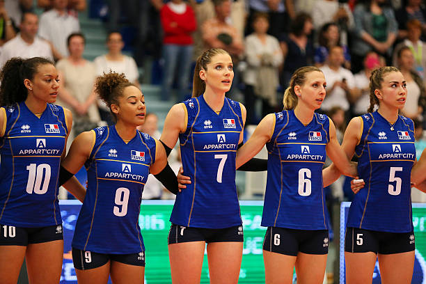 中考排球垫球动作规范与常见错误