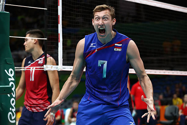 冯坤vs俄罗斯经典战役视频:分析其防守与进攻的组织策略