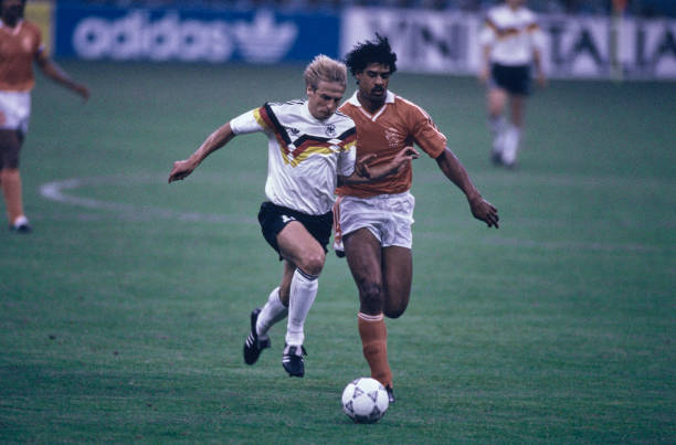 从青涩到传奇:马拉多纳四届世界杯数据演变历程