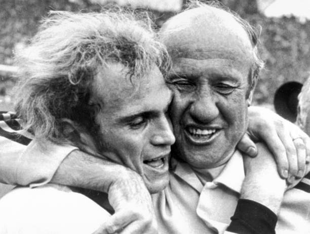 足球迷必知:第一届世界杯的举办年份是?